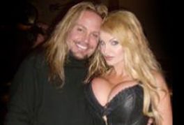 Taylor Wane Hosts Breast Cancer Benefit