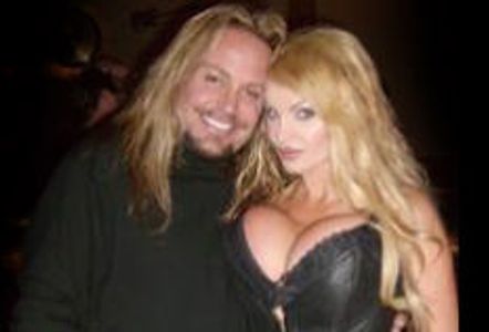Taylor Wane Hosts Breast Cancer Benefit