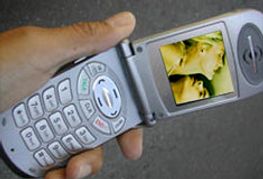 Cell Phone Porn, Gambling Could Reach Billions: Study