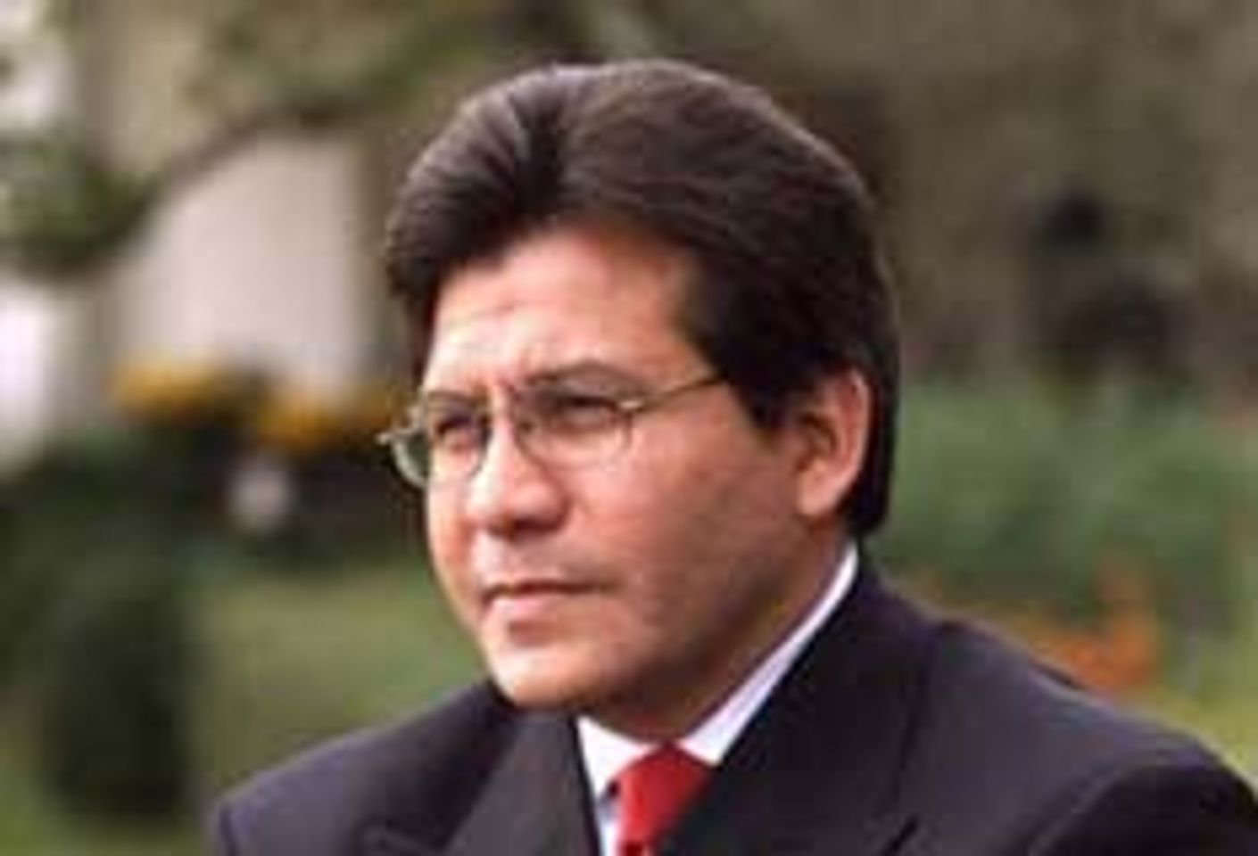 Bush Nominates Alberto Gonzales to Succeed Ashcroft