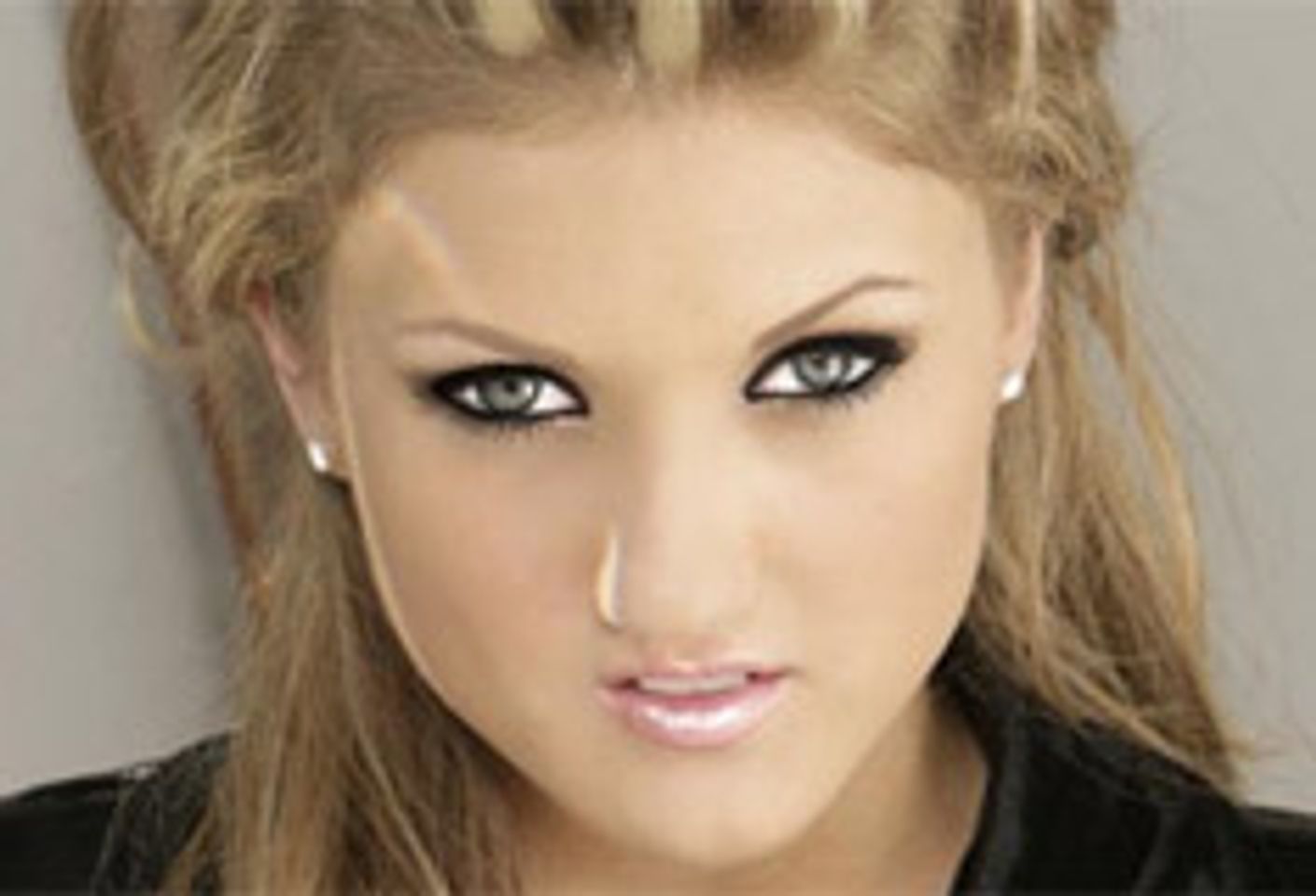 Mia Rose to Do Santa Barbara Signings, Host Party