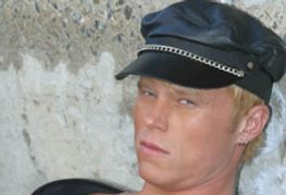 Pete Ross Demos Sportsheets' Manline Gear at AEE