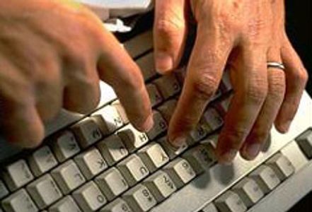 Most Netizens “Default” To Traditional Ways: Study