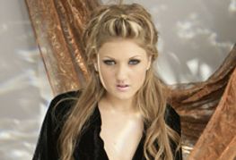 Mia Rose Launches Site