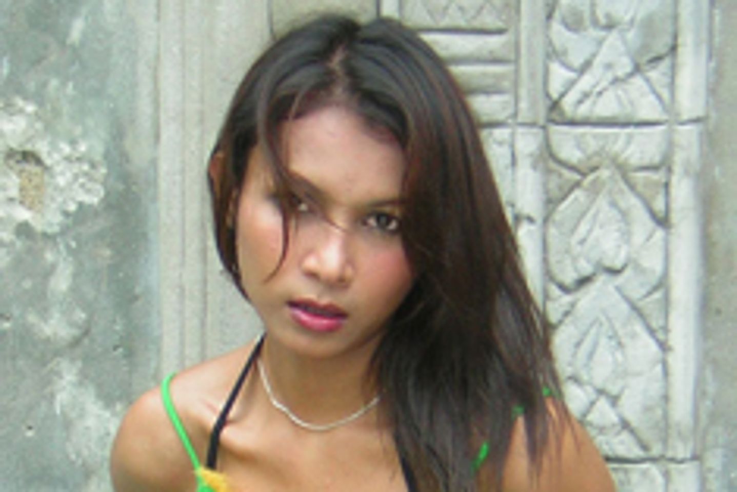 BeautifulLadyboys Offers Free T-Shirt Shoots