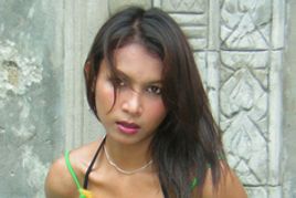 BeautifulLadyboys Offers Free T-Shirt Shoots