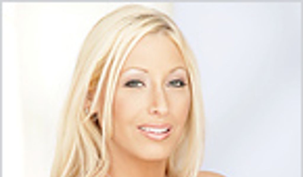 Candy Manson Signs with Skyn Talent | AVN