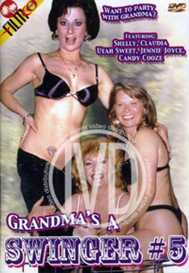 GRANDMAS A SWINGER 05