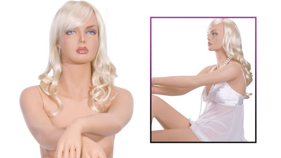 Hot Mannequin Developing New Plus-Size Model