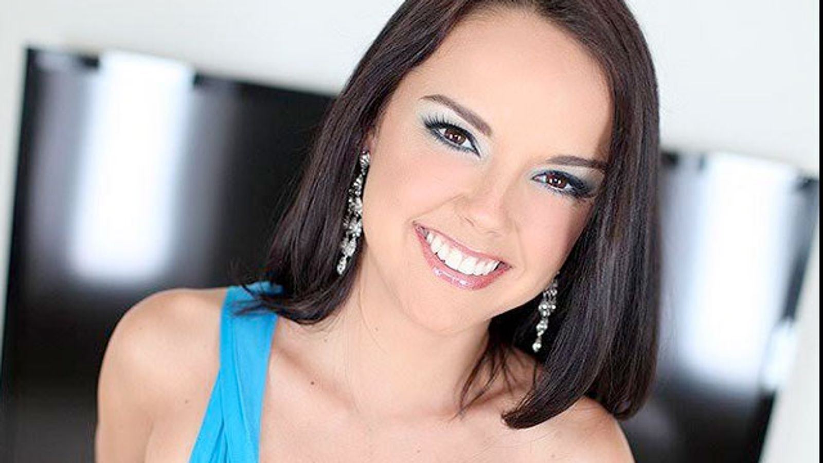 Dillion Harper Asks for Fan Support in AVN Fan Awards Voting