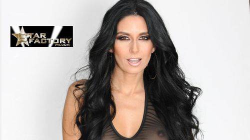 Midwestern MILF Nikki Daniels Signs with Star Factory PR