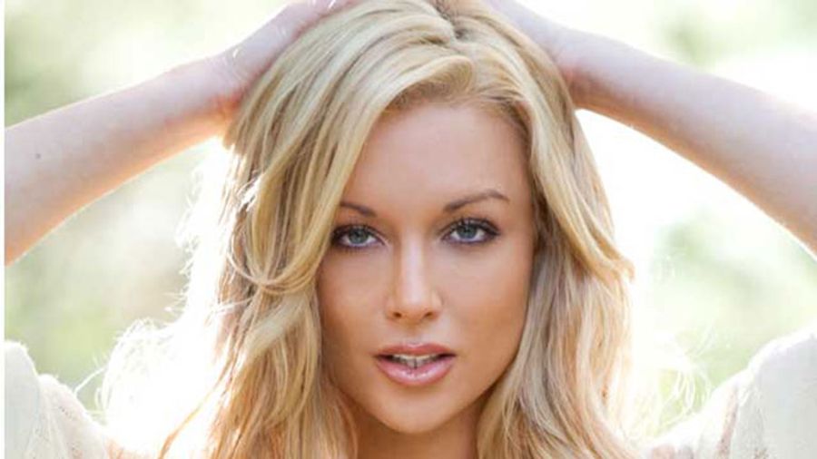 Kayden Kross Teams With Vuier For Live Cam Shows on ClubKayden.com