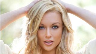 Kayden Kross Teams With Vuier For Live Cam Shows on ClubKayden.com