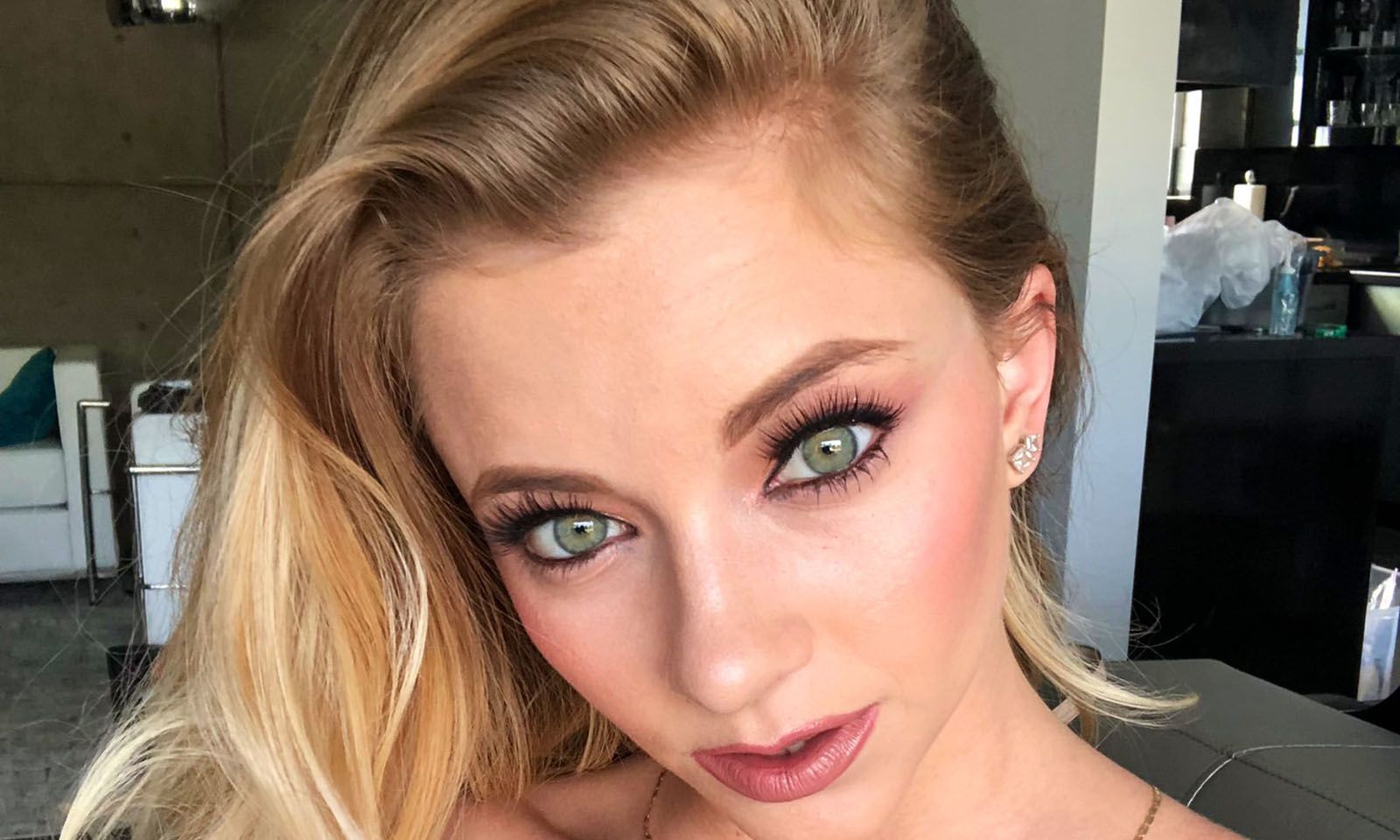 Hussie Models Heading Into 2020 AVN Awards With 16 Nominations