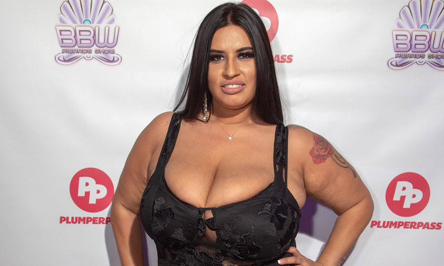 Sofia Rose Nabs 4 Trophies at 2019 BBW Awards Show